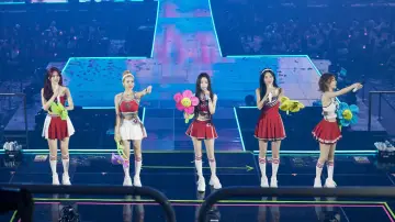 Backdrop to the movie "Red Velvet [Happiness Diary : My Dear, ReVe1uv] in Cinemas" #1712319