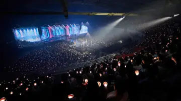 Backdrop to the movie "Red Velvet [Happiness Diary : My Dear, ReVe1uv] in Cinemas" #1712323