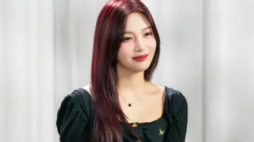 Backdrop to the movie "Red Velvet [Happiness Diary : My Dear, ReVe1uv] in Cinemas" #1712328