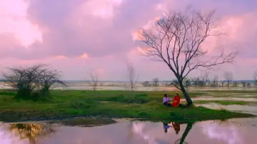 Backdrop to the movie "Bottle Radha" #1583321