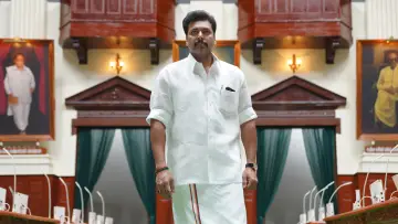 Backdrop to the movie "Karathey Babu" #1195944
