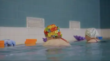 Backdrop to the movie "The Swimming Hall" #941277
