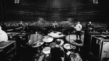 Backdrop to the movie "Oasis: Don