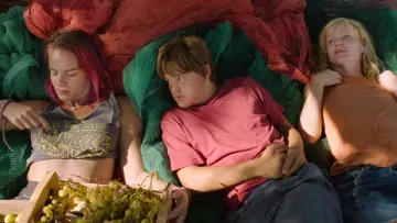 Backdrop to the movie "Caravan" #673521