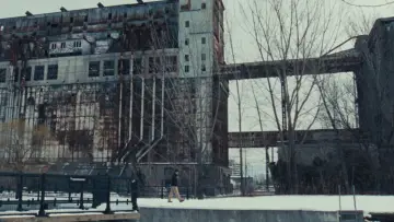Backdrop to the movie "L
