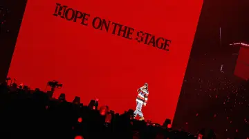 Backdrop to the movie "j-hope TOUR [HOPE ON THE STAGE] in Japan" #977617