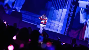 Backdrop to the movie "j-hope TOUR [HOPE ON THE STAGE] in Japan" #977619