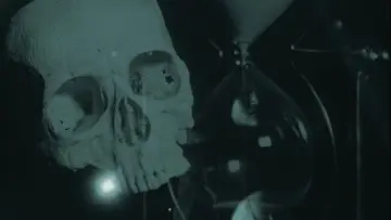 Backdrop to the movie "Silent Trespasser" #1170006