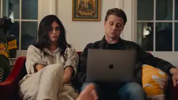 Backdrop to the movie "Everyone Is Lying to You for Money" #1568554
