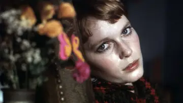 Backdrop to the movie "Mia Farrow: Shadows and Light" #879387