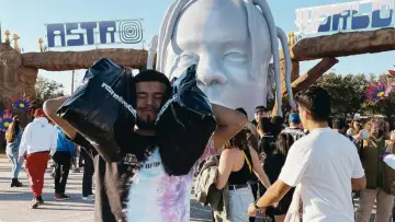 Backdrop to the movie "Trainwreck: The Astroworld Tragedy" #789742