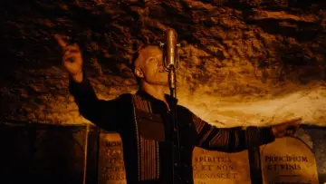 Backdrop to the movie "Queens of the Stone Age: Alive in Paris and Before" #1618660