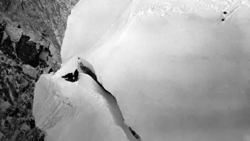 Backdrop to the movie "The Castaways Of Mont Blanc" #1629341