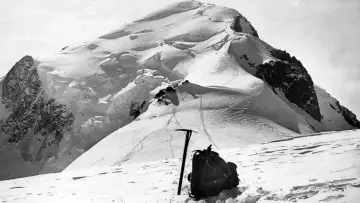 Backdrop to the movie "The Castaways Of Mont Blanc" #1629347