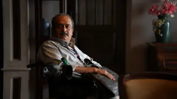 Backdrop to the movie "Thudakkam" #1797616