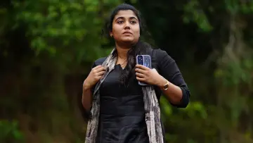 Backdrop to the movie "Thudakkam" #1797621
