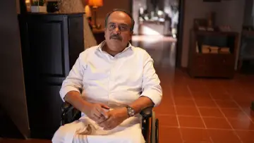 Backdrop to the movie "Thudakkam" #1797632