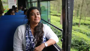 Backdrop to the movie "Thudakkam" #1797636