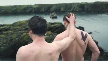 Backdrop to the movie "On the Sea" #1182735