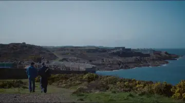 Backdrop to the movie "On the Sea" #1625842