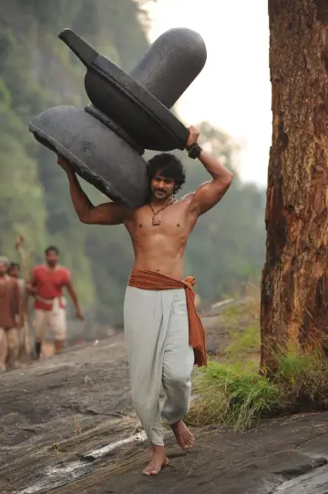 Poster to the movie "Bāhubali: The Epic" #517003