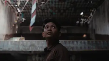 Backdrop to the movie "Becoming Human" #1572211