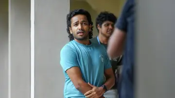 Backdrop to the movie "Athiradi" #816276
