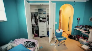 Backdrop to the movie "All the Empty Rooms" #800551