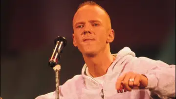 Backdrop to the movie "Jimmy Somerville: Queer Rebel of British Pop" #928271