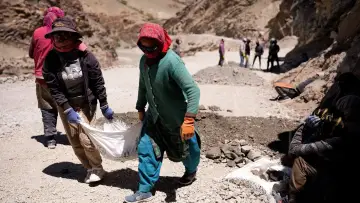 Backdrop to the movie "Himalayan Road: A New Frontier" #1298912