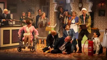 Backdrop to the movie "Fawlty Towers: The Play" #1833656