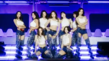 Backdrop to the movie "TWICE: Up Next - Lollapalooza Chicago 2025" #1798150