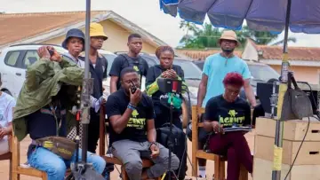 Backdrop to the movie "Agents Un Peu Trop Secrets" #977604