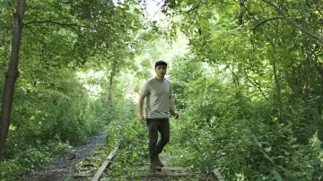 Backdrop to the movie "TRAINTRACKS" #1760255
