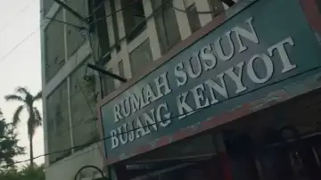 Backdrop to the movie "Siti Vampire" #1829830