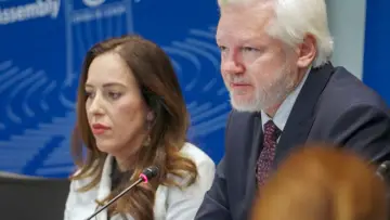 Backdrop to the movie "Julian Assange: Silenced" #1191837