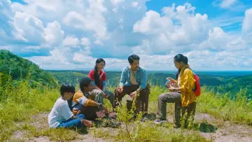 Backdrop to the movie "MAJU (Jejak Pahit si Kembang Gula)" #933469