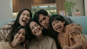 Backdrop to the movie "Yang Lain Boleh Hilang Asal Kau Jangan" #818595