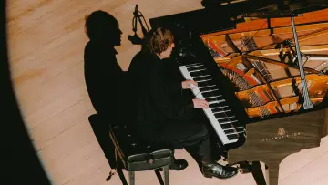 Backdrop to the movie "Cameron Winter at Carnegie Hall" #1900432