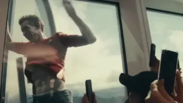 Backdrop to the movie "Skyscraper Live" #518947