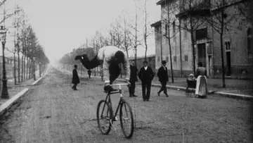 Backdrop to the movie "Bicyclist" #1160806