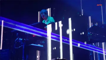Backdrop to the movie "Jean-Michel Jarre Live in Sevilla" #932291