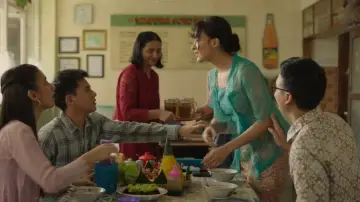 Backdrop to the movie "Ayah, Ini Arahnya Ke Mana, Ya?" #796687