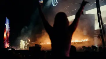 Backdrop to the movie "Twenty One Pilots: More Than We Ever Imagined" #767547