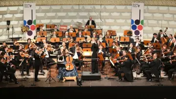 Backdrop to the movie "Rheingau Musik Festival 2025 - Renaud Capuçon und Julia Hagen spielen Brahms" #1836436