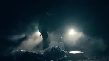 Backdrop to the movie "Cases" #1164092