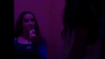Backdrop to the movie "ULTRAVIOLETA" #913160
