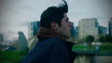 Backdrop to the movie "Bitter Kiss" #1792887
