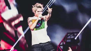 Backdrop to the movie "ONE OK ROCK TOUR [DETOX] IN CINEMAS" #820378