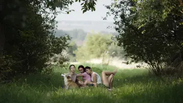 Backdrop to the movie "Blossoming" #1169227